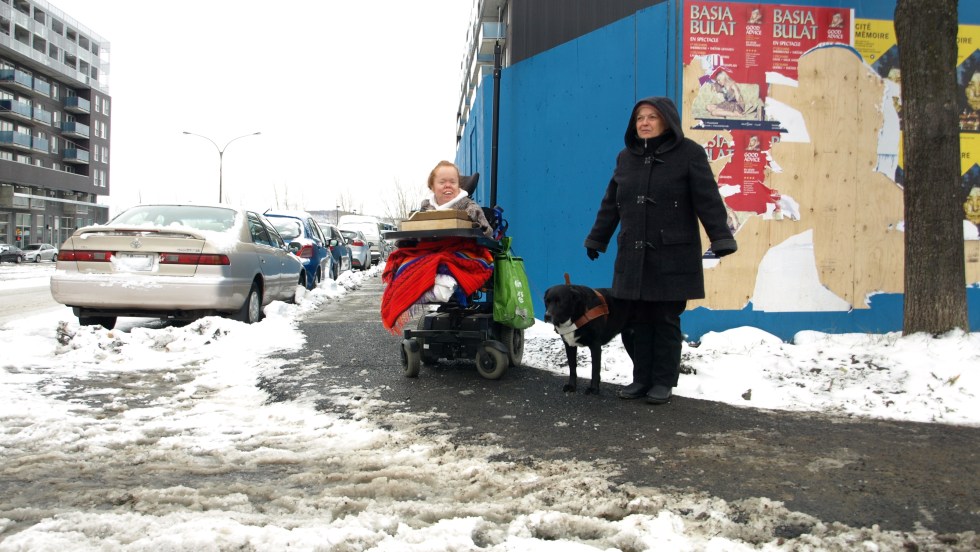 Ingrid Carey et Janine Thomas déplorent le manque d'accessibilité dans le secteur.