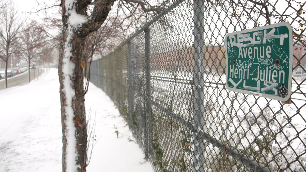 Un passage pour les piétons est demandé sur l'avenue Henri-Julien, à l'angle de la rue des Carrières.