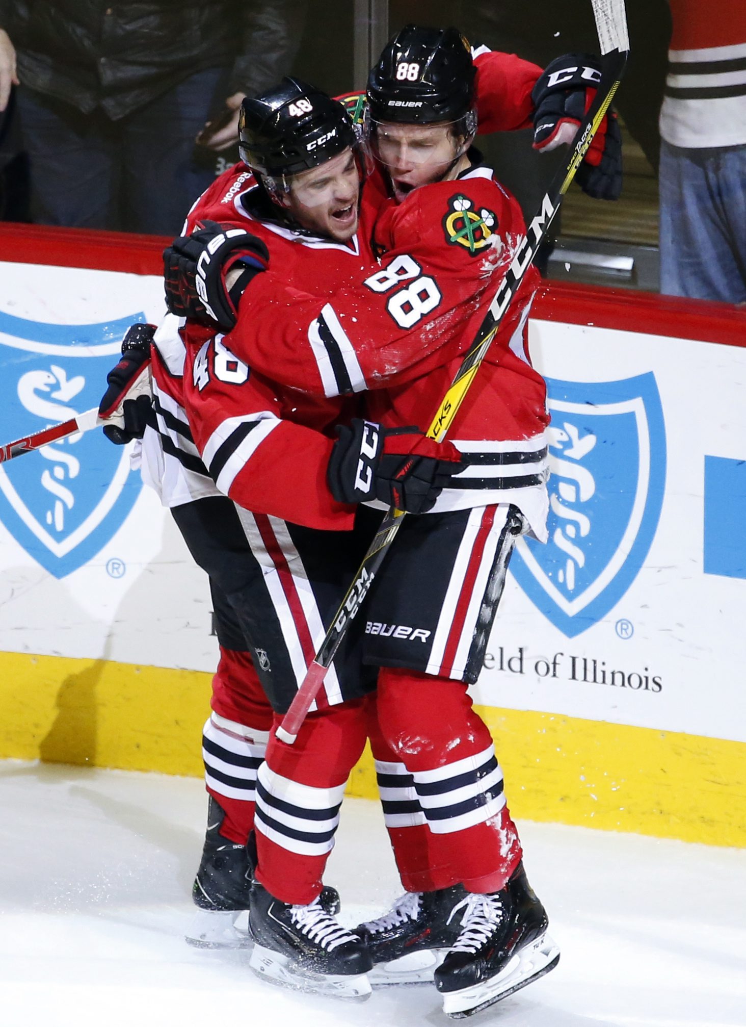 Patrick Kane, Vinnie Hinostroza
