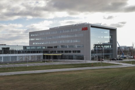 Visite du chantier du nouveau siège social d'ABB situé dans le Technoparc Montréal, au 800, boulevard Hymus, Saint-Laurent, QC, le 17 novembre 2016.