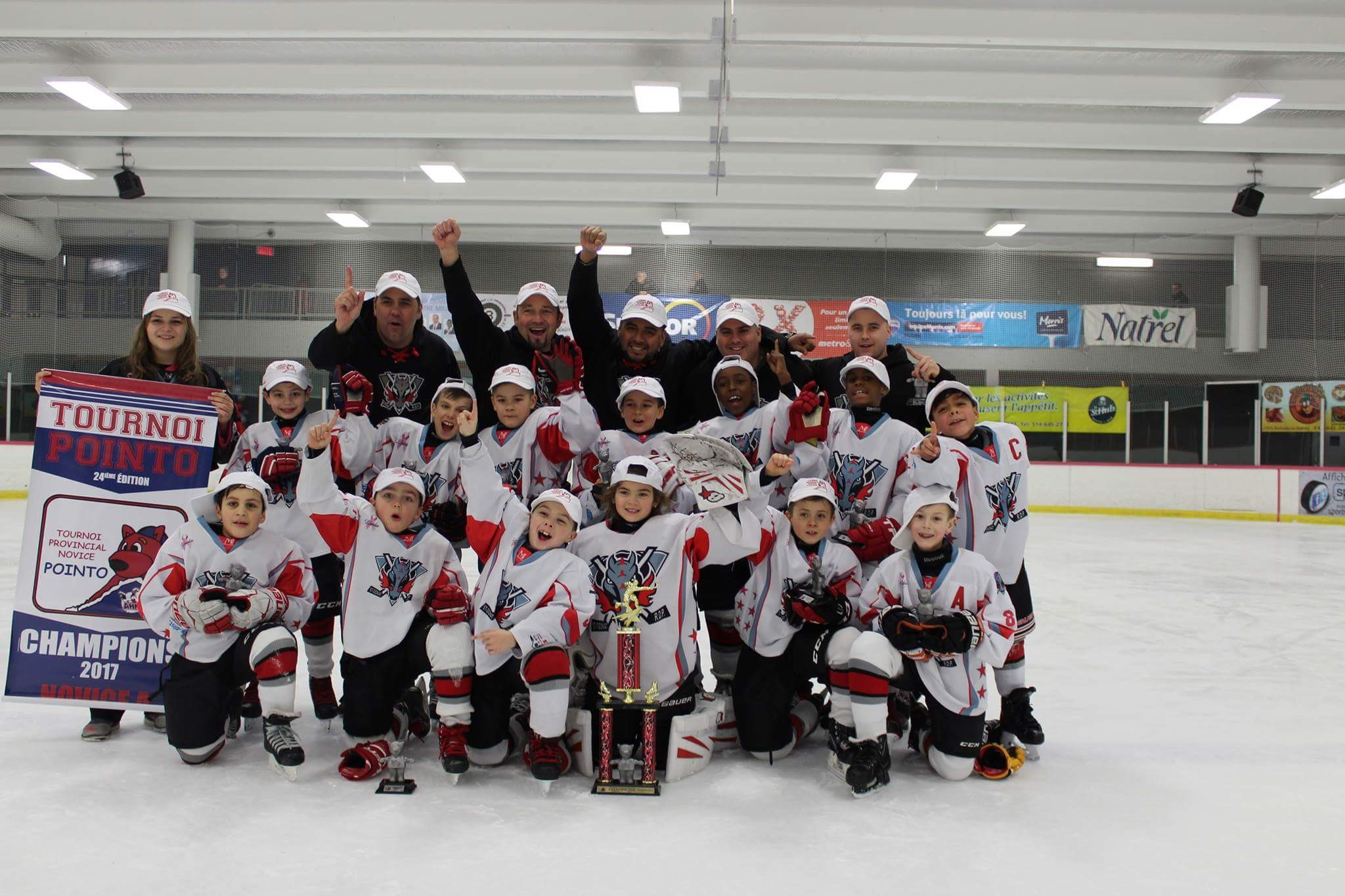 L’équipe novice A des Dragons de Saint-Donat/RDP a remporté le tournoi provincial Pointo 2017.