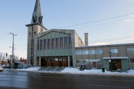 L'église Notre-Dame-de-la-Consolata fut construite en 1964 selon les plans de l'architecte Pasquale Colangelo.