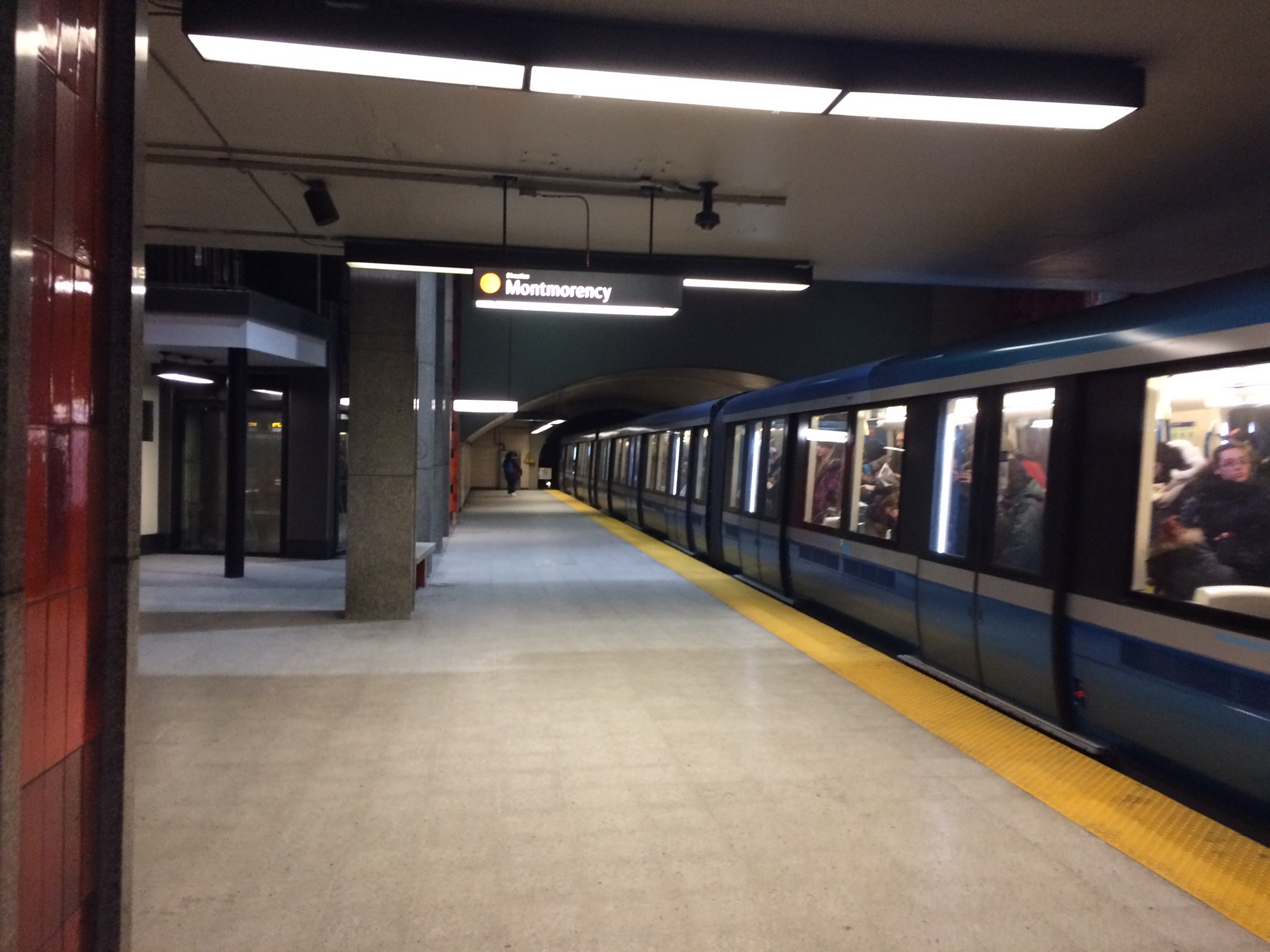 Les ascenseurs de la station Rosemont ouvrent leurs portes