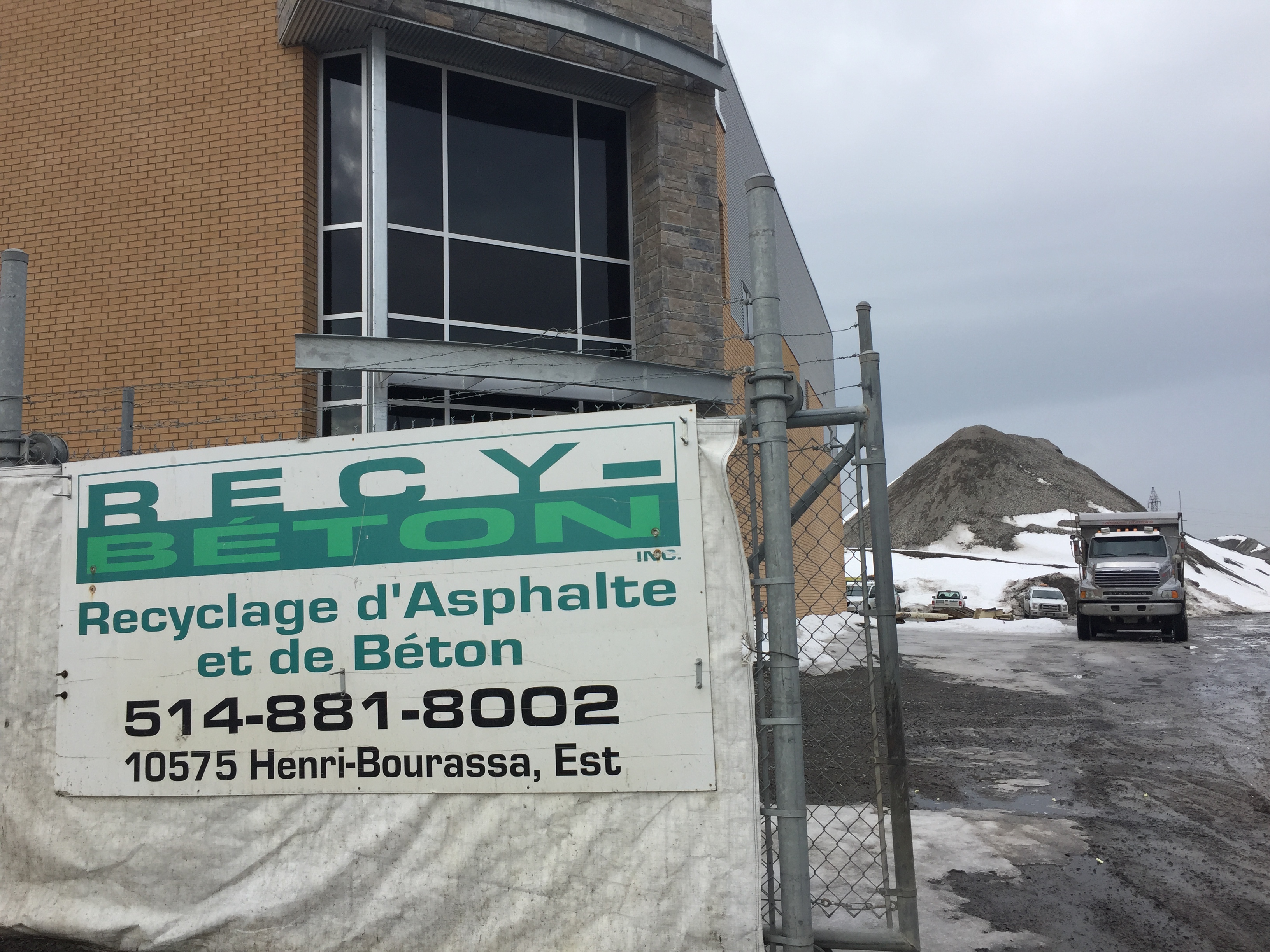 L'entrée de l'entreprise Recy-Béton, sise au 10575 Henri-Bourassa Est, le 23 février 2017.