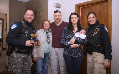 La famille Orsini-Tavolaro remercie grandement les deux policiers qui ont permis à Mélissa Kayla de naître sans complication.  