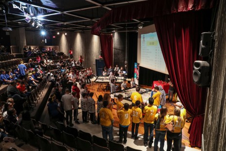 Compétition de robotique de la Ligue LEGO FIRST (9-14 ans), le 15 février 2017, à l'édifice Émile-Legault de l'école secondaire Saint-Laurent.