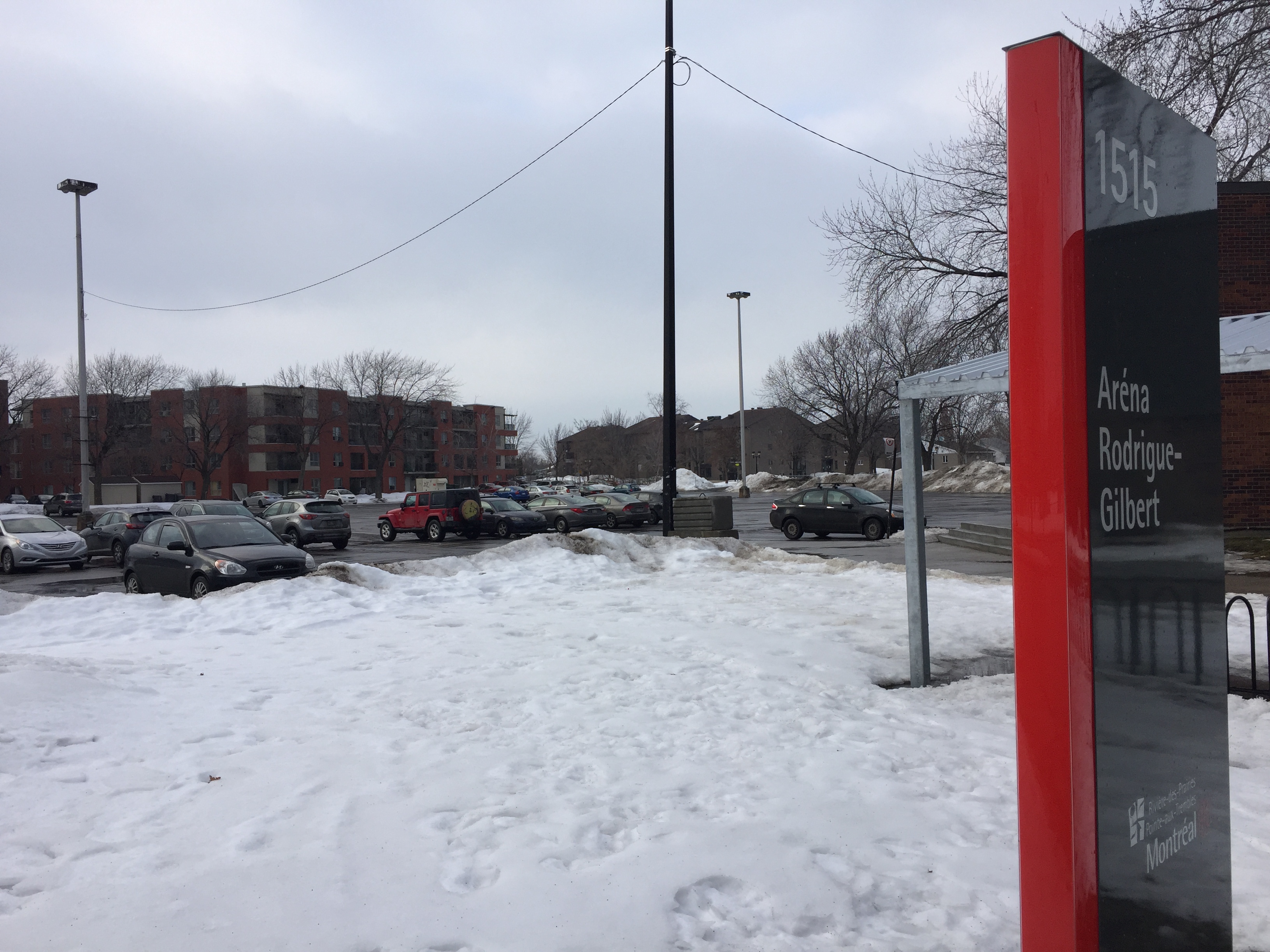 La future maison centrale des jeunes de Pointe-aux-Trembles doit être érigée à côté de l'aréna Rodrigue-Gilbert, vu ici le 24 février 2017.