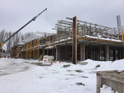 Construction de la phase 1 du projet ESTuaire Condos, coin Sherbrooke Est et 81e Avenue, dans Pointe-aux-Trembles, le 16 mars 2017.