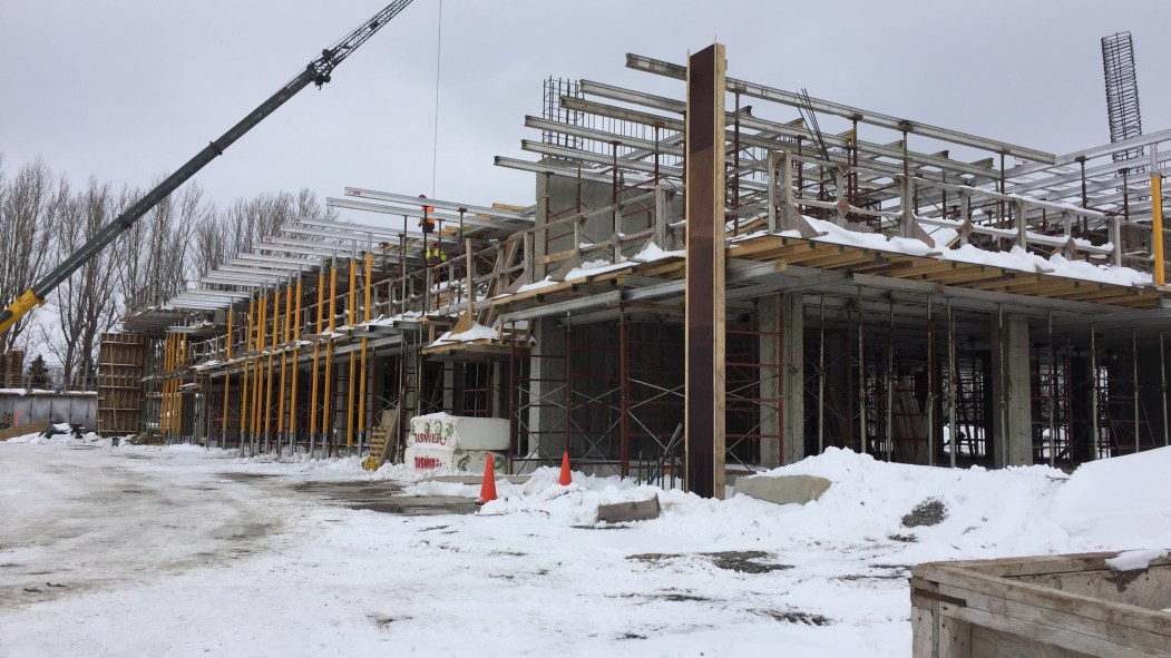 Construction de la phase 1 du projet ESTuaire Condos, coin Sherbrooke Est et 81e Avenue, dans Pointe-aux-Trembles, le 16 mars 2017.