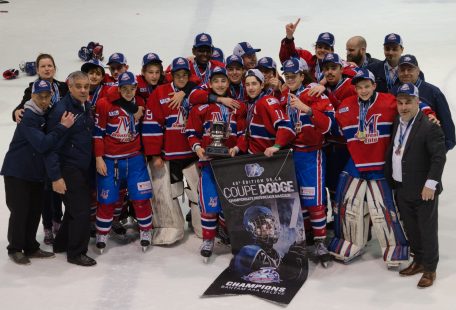 Le Montréal Élite, champions bantam AAA-Relève de la Coupe Dodge 2017.