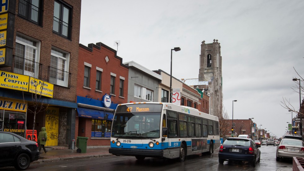 Les lignes d'autobus du quartier Rosemont offrent moins de départs en avril, dénoncent les commerçants de la Promenade Masson.