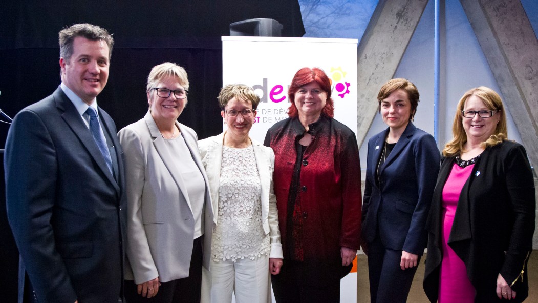 Des membres du Comité de développement de l'est de Montréal (gauche à droite; Robert Coutu, Chantal Rouleau, Malika Habel, Nicole Léger, Christine Fréchette et Carole Poirier