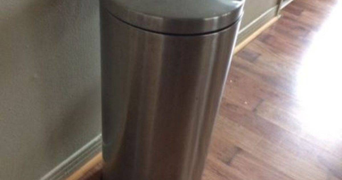 Insolite Une poubelle de cuisine à vendre sur Kijiji