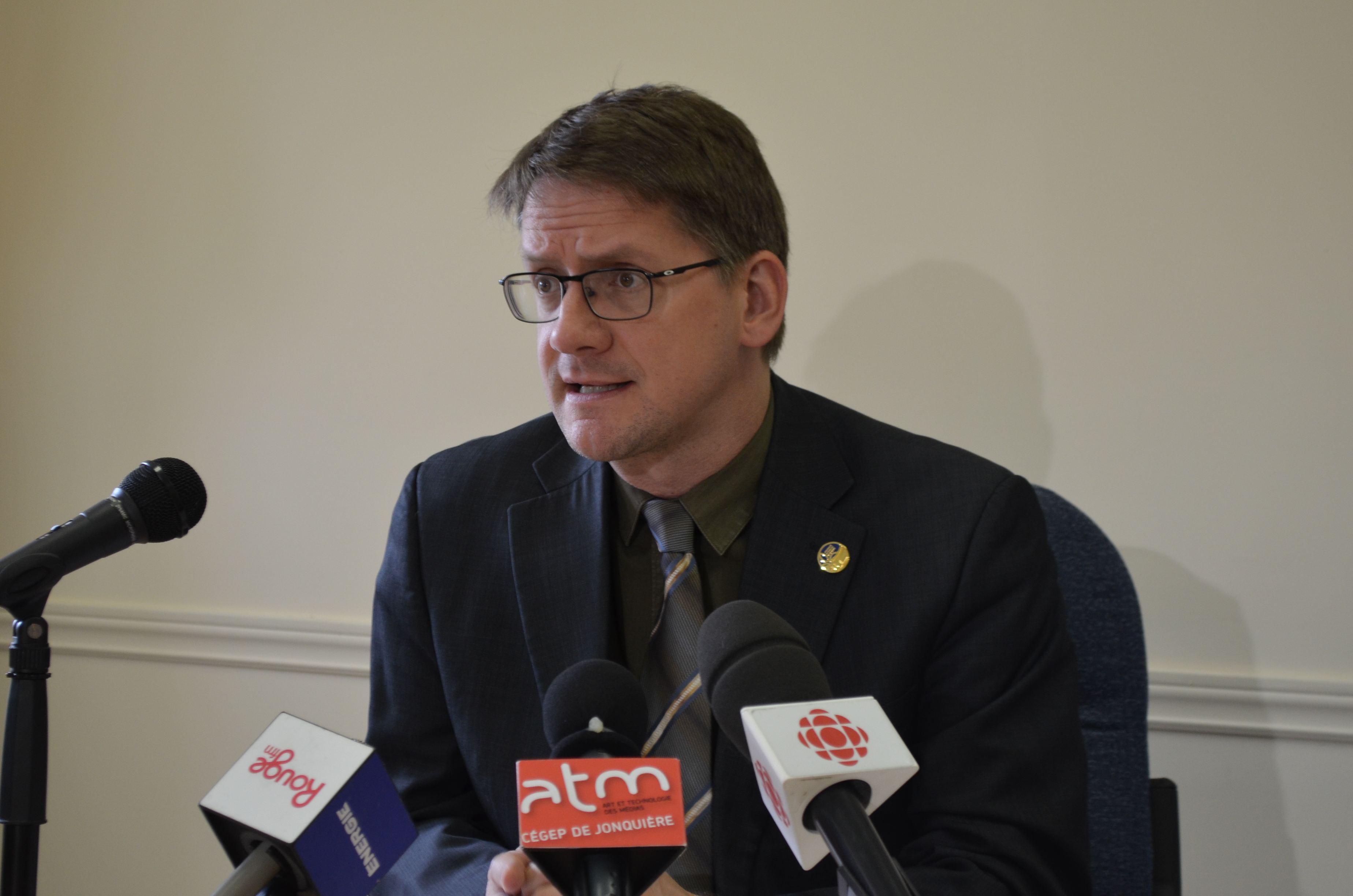 Le candidat à la chefferie du PQ Sylvain Gaudreault veut que Montréal en fasse plus pour le français