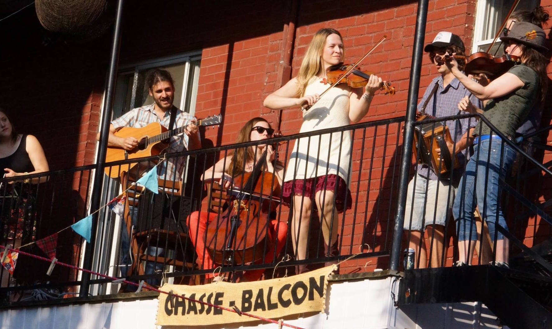 Six spectacles auront lieu dans 6 arrondissements différents du 6 mai au 10 juin.