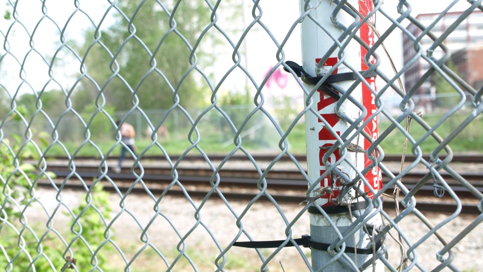 Plus de passages à niveau sont demandés dans les quartiers qui se trouvent en bordure des chemins de fer.