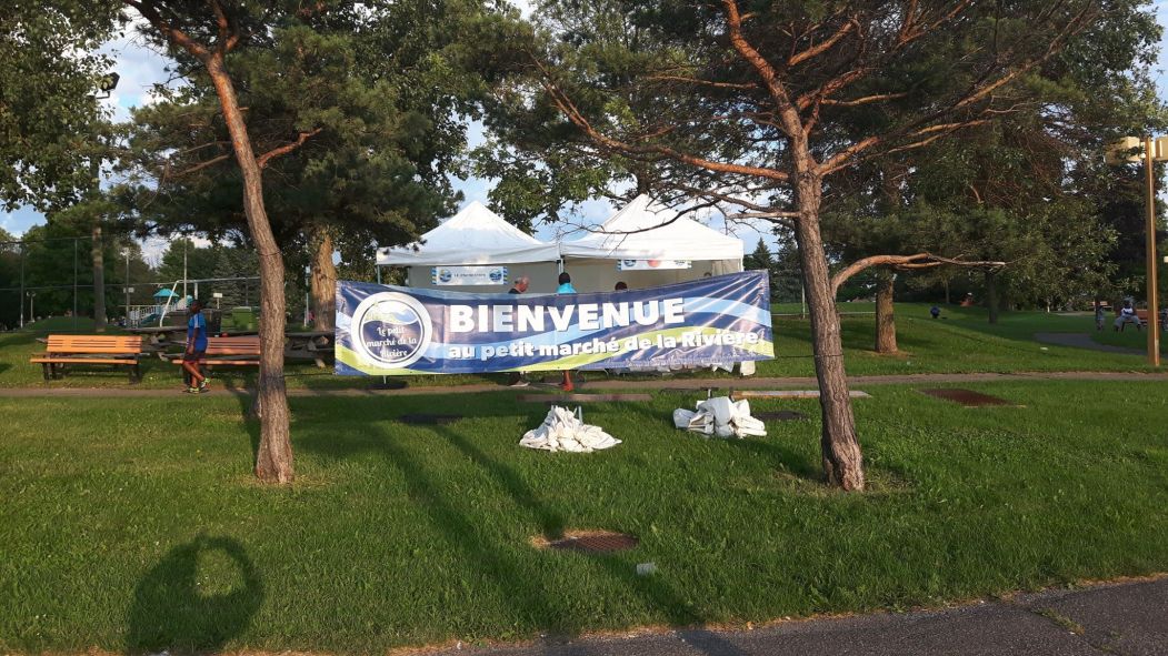 Le Petit marché de la rivière s'est tenu au parc Dollard-Morin, dans Rivière-des-Priairies, durant l'été 2016.