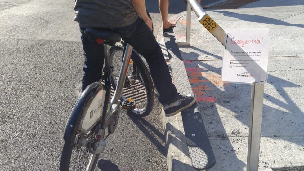 L'appui est installé à l'angle des rues Bélanger et Boyer.