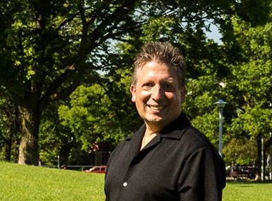 Ayant travaillé pendant 30 ans dans la gestion du loisir municipal et des activités communautaire, Jocelyn Pauzé se présente sous la bannière de Projet Montréal.