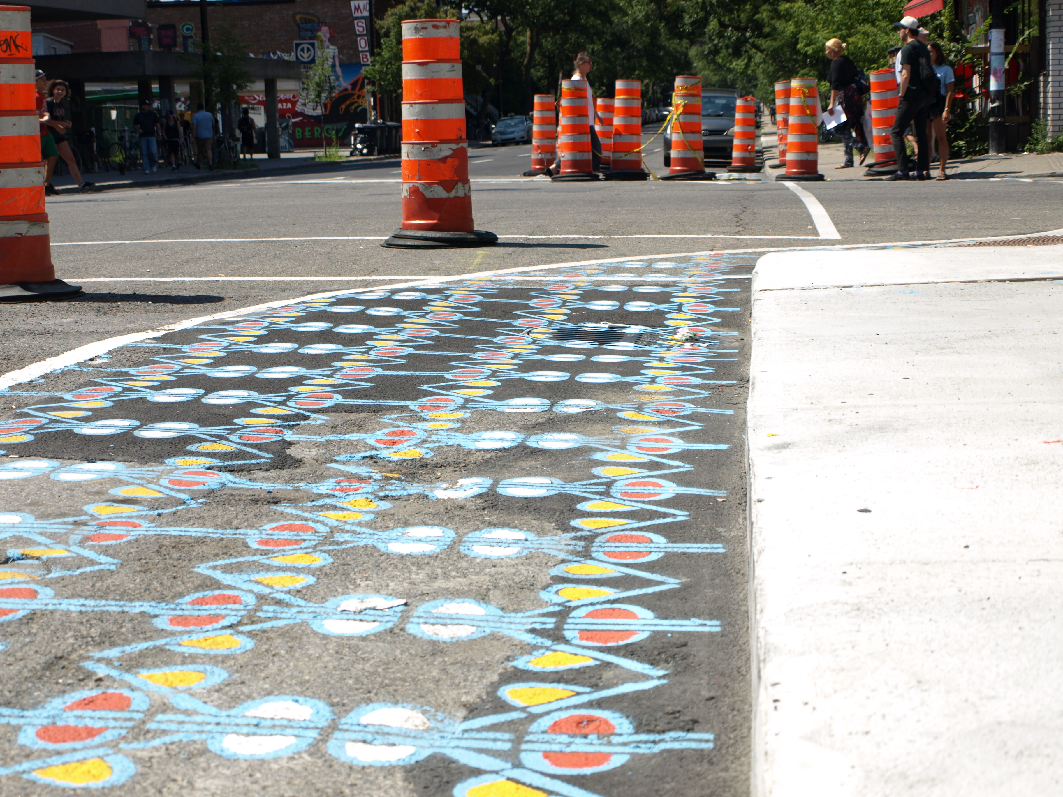 Les saillies «virtuelles» devraient créer une zone tampon pour les piétons, selon l'arrondissement.