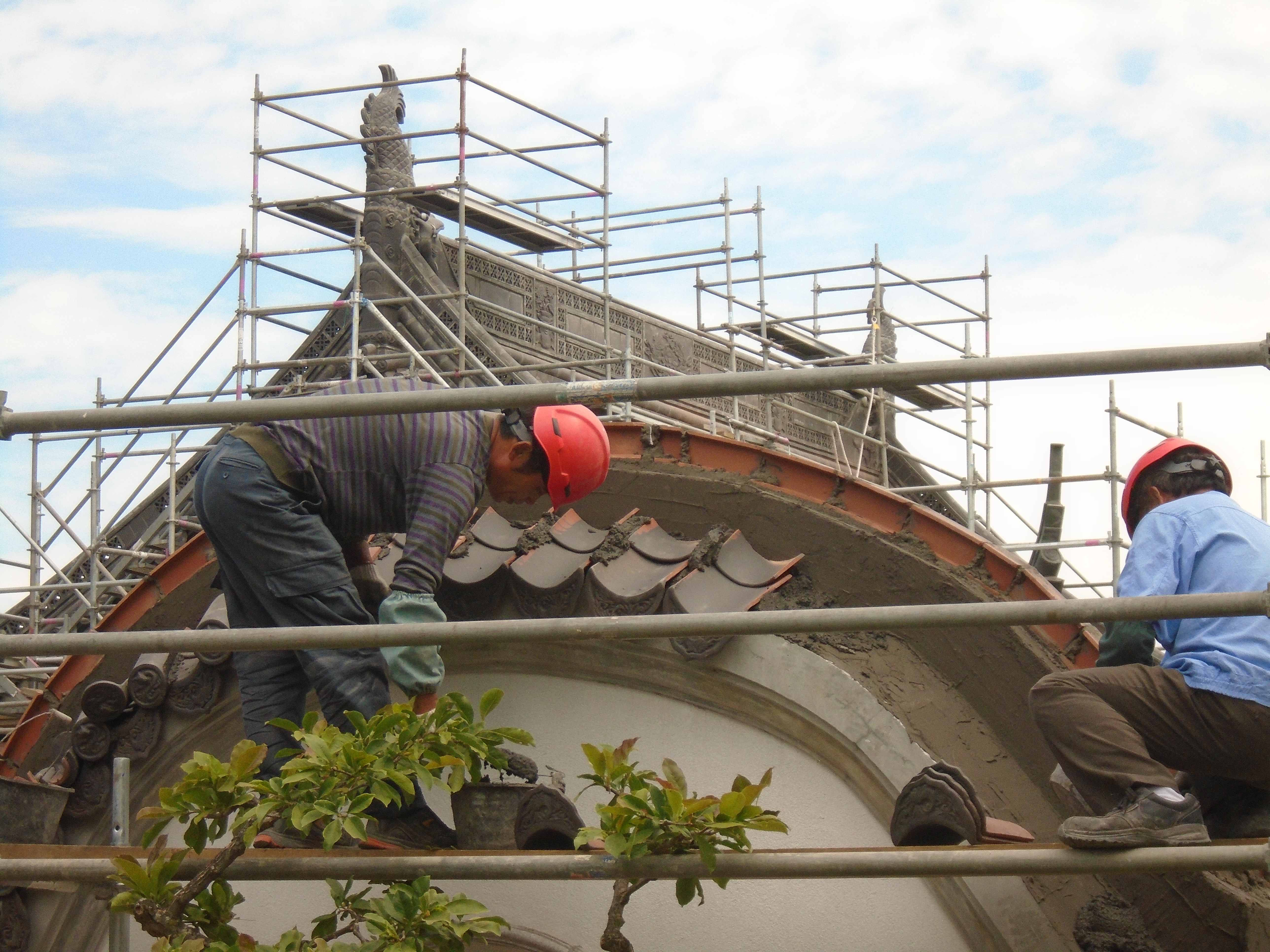 Rénovations sur un de pavillon du Jardin de Chine avant sa rouverture en 2017.