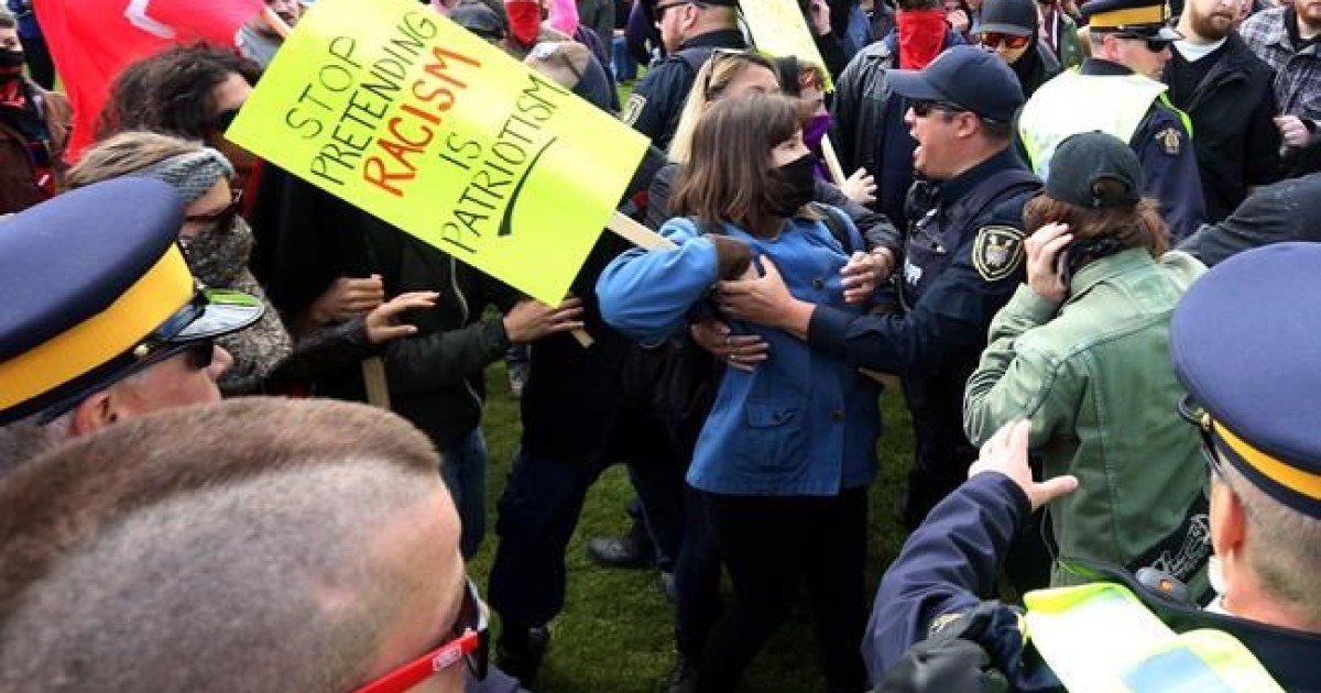 Manifestations pro et antiimmigration à SaintBernarddeLacolle et Ottawa