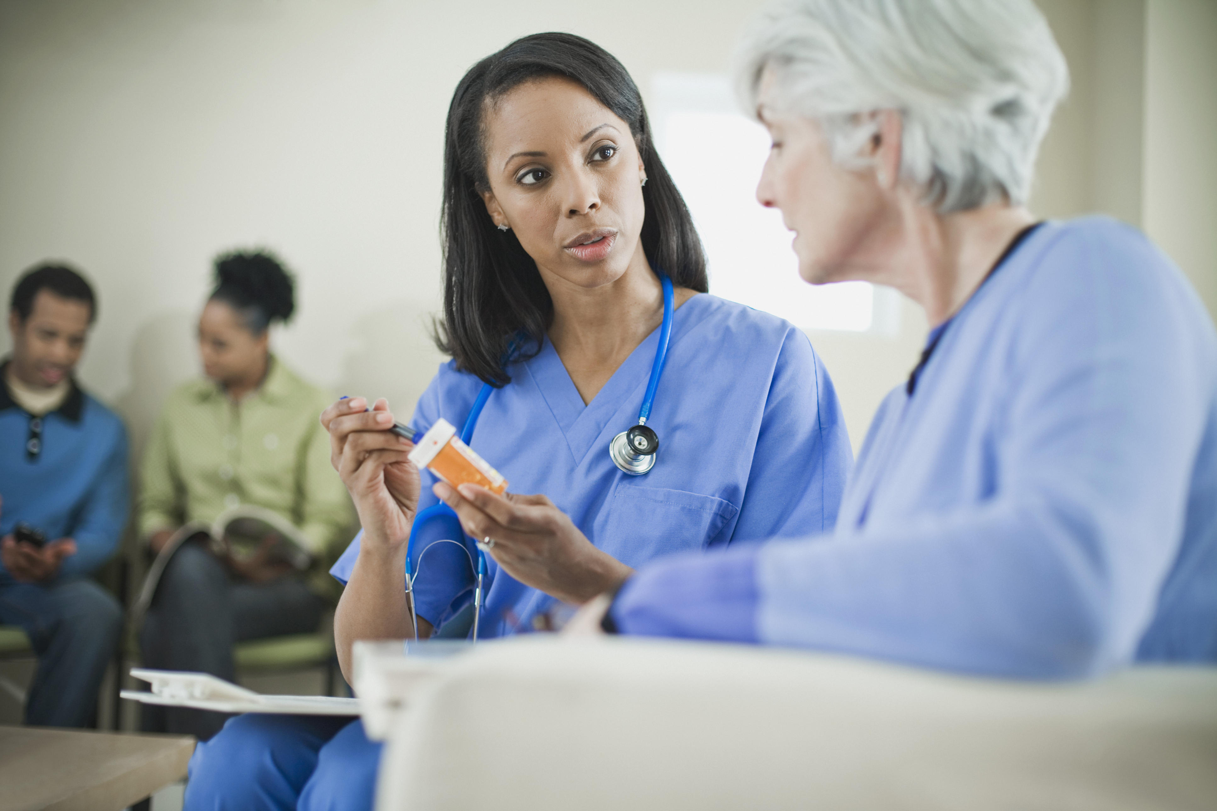 Une infirmière et une patiente