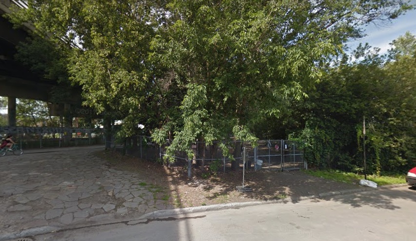 Le chat a été retrouvé dans ce parc à chien de la rue Saint-Dominique, près du chemin de fer du CP.