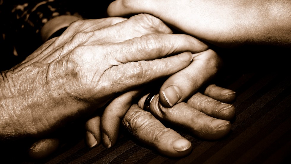 les aînés de 70 ans et plus, obligés de s’isoler pour ne pas être infecté par le nouveau coronavirus, ont besoin de la communauté plus que jamais.