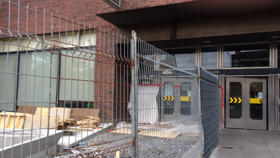 Située au 600, rue Jean-Talon Est, la Tour Jean-Talon fait l'objet de rénovations.