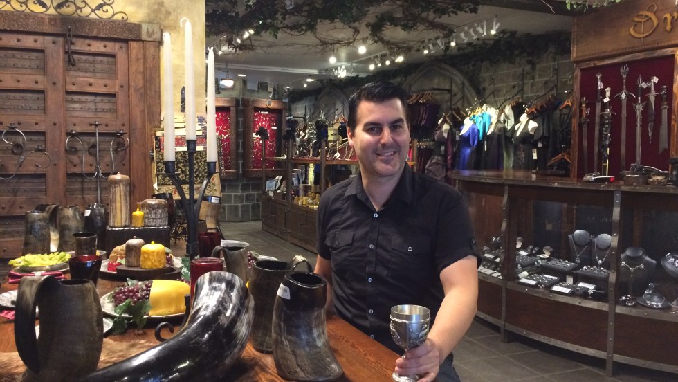 Charles Brousseau, propriétaire de la boutique Dracolite.