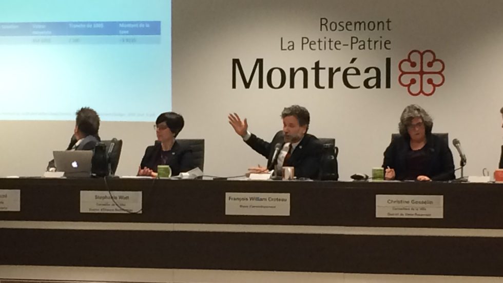 Le maire a présenté lundi soir les causes de l'importante hausse de taxes dans Rosemont – La Petite-Patrie.