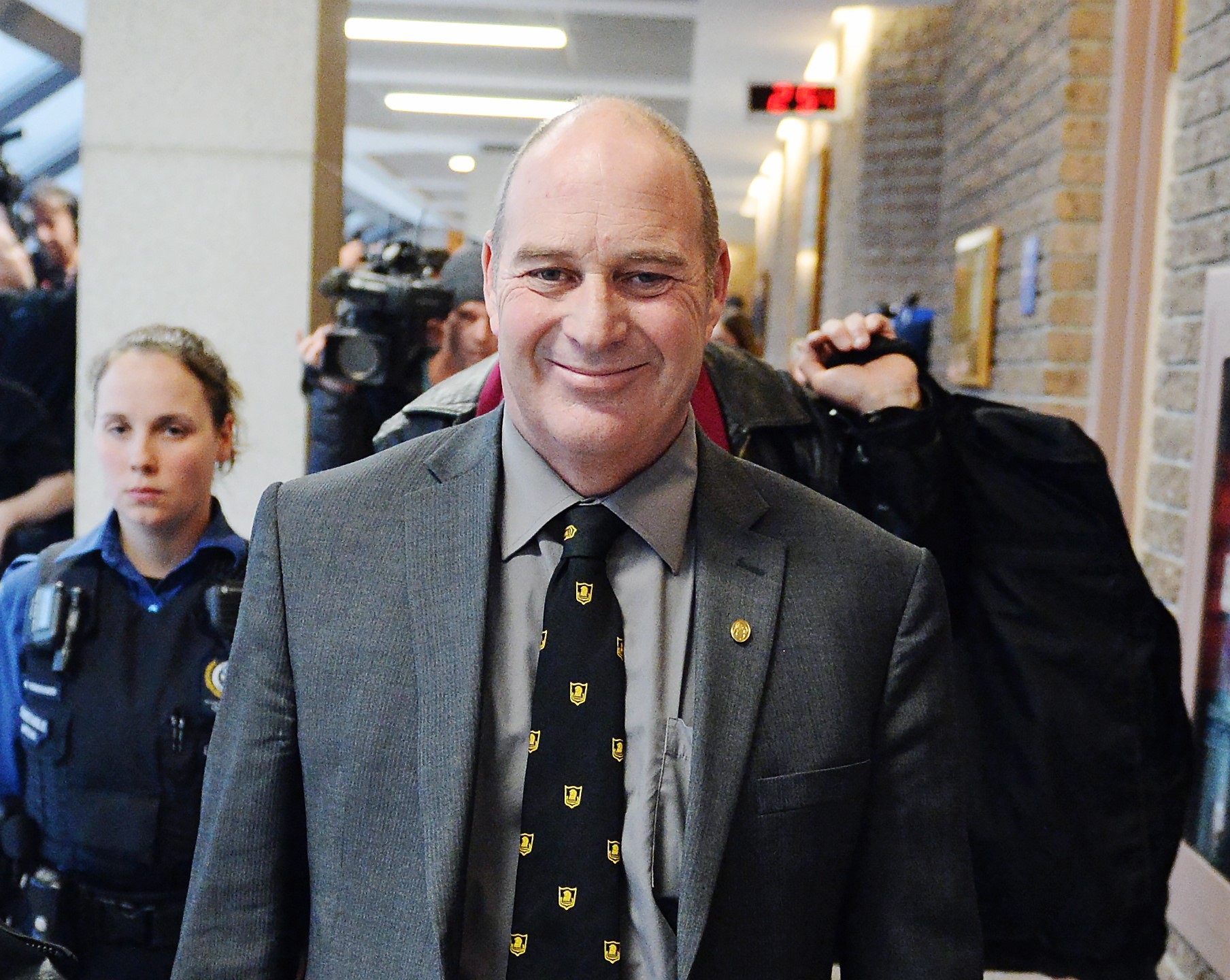 Tom Harding Lmc Le maire de Louiseville tend la main à Tom Harding