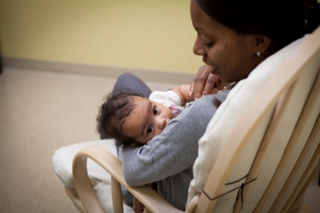 Les mamans pourront maintenant allaiter dans les établissements publics de l'arrondissement.