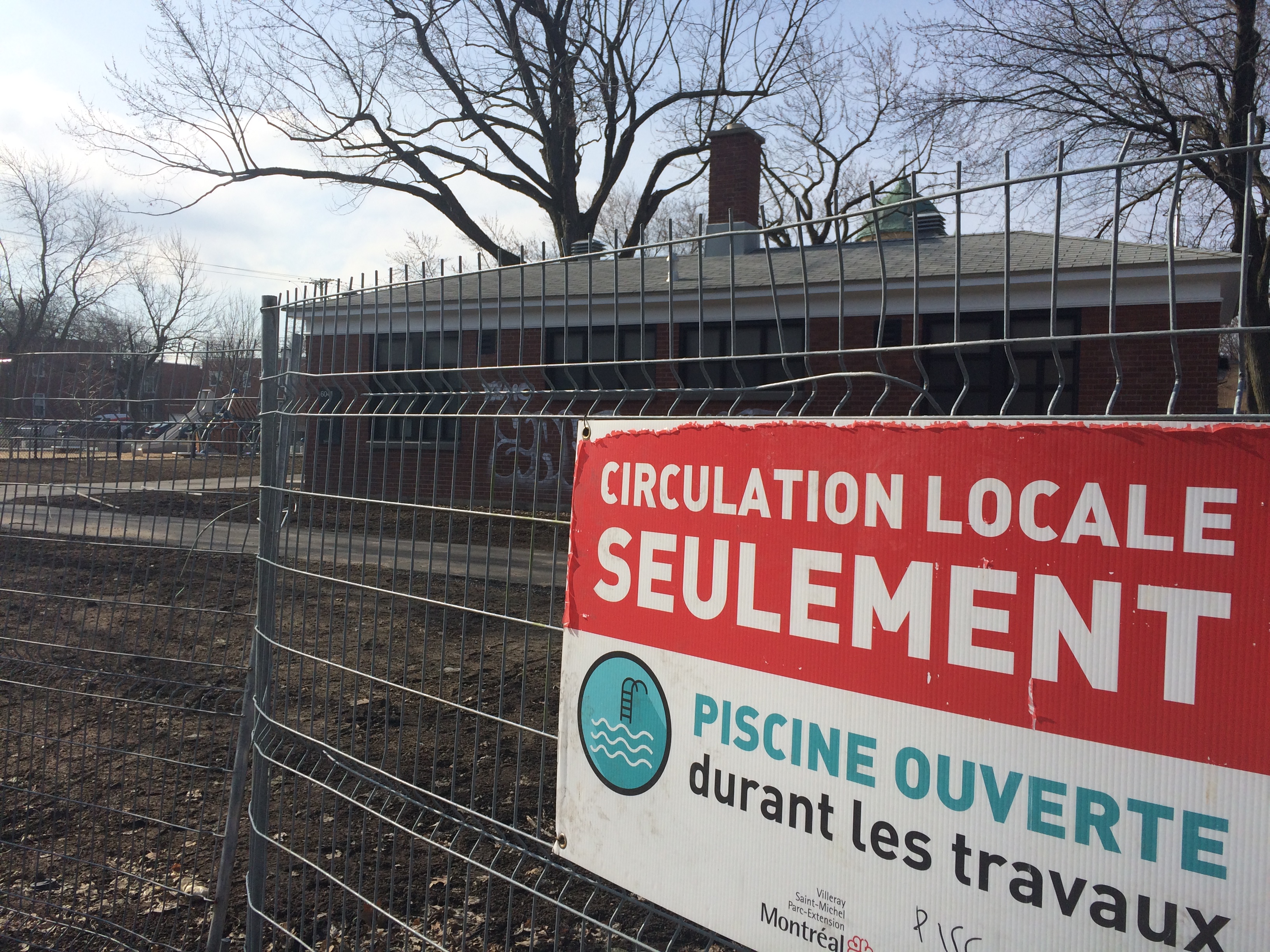 Les travaux au parc de l'Ukraine devait se terminer en octobre dernier.