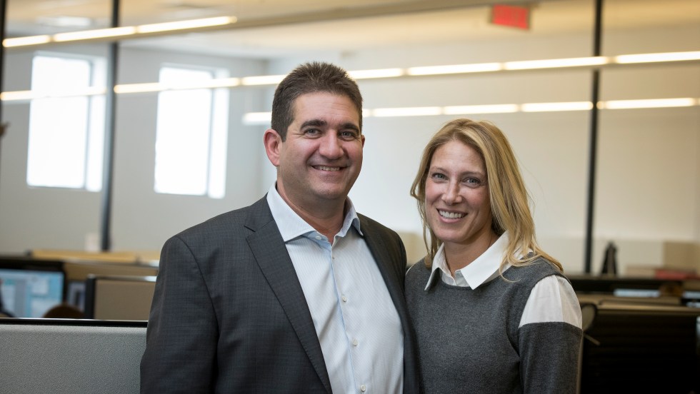 Michael Raffoul et son épouse Laini Bootsma ont rencontré leurs nouveaux employés quelques minutes après l'annonce de la transaction.