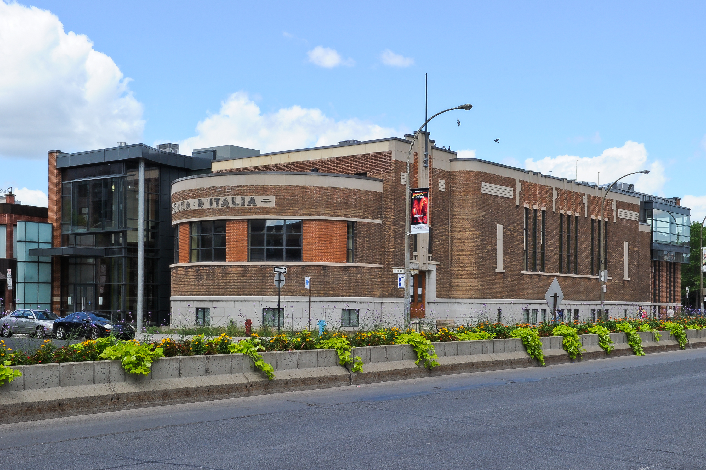 L'immeuble de la Casa d'Italia est un bel exemple d'architecture Art déco.