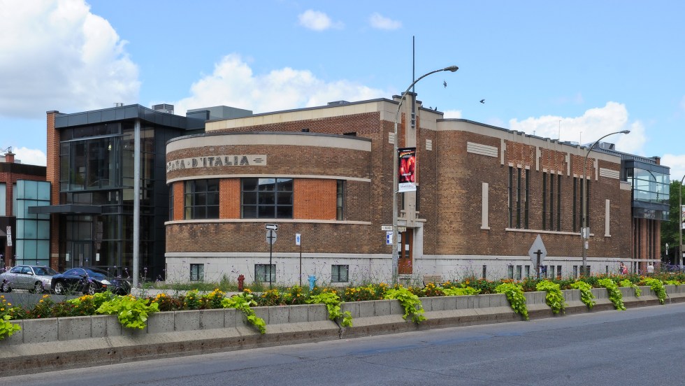 L'immeuble de la Casa d'Italia est un bel exemple d'architecture Art déco.