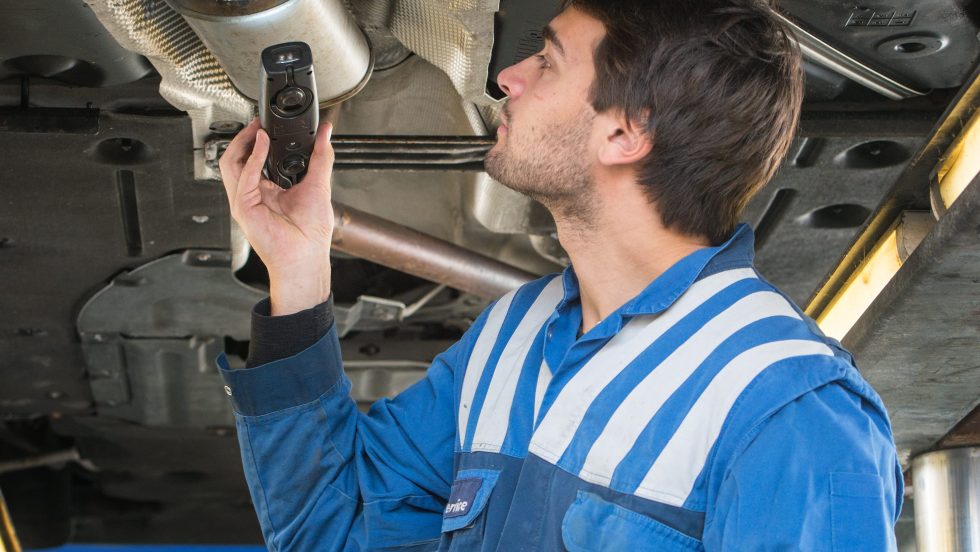 Le rôle principal du catalyseur d'échappement est de diminuer la pollution dans l'air en réduisant ou en détruisant les gaz polluants grâce à un système de catalyse.