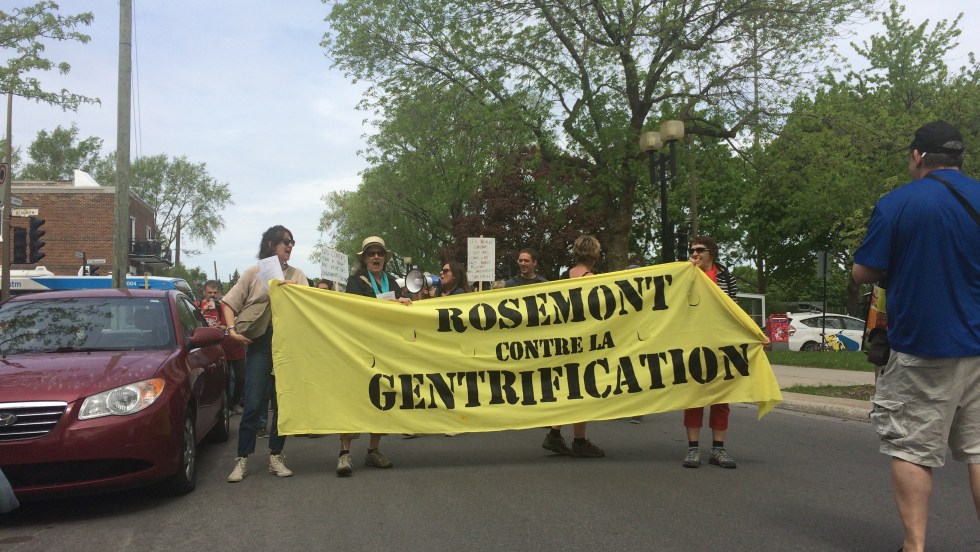 Les citoyens ont protesté dans les rues de Rosemont contre l'embourgeoisement des quartiers.