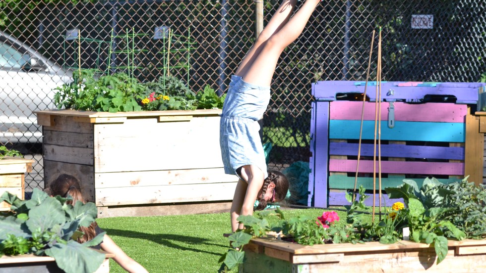 Les lieux ont été transformés depuis que les parents et élèves se sont impliqués pour embellir leur école.