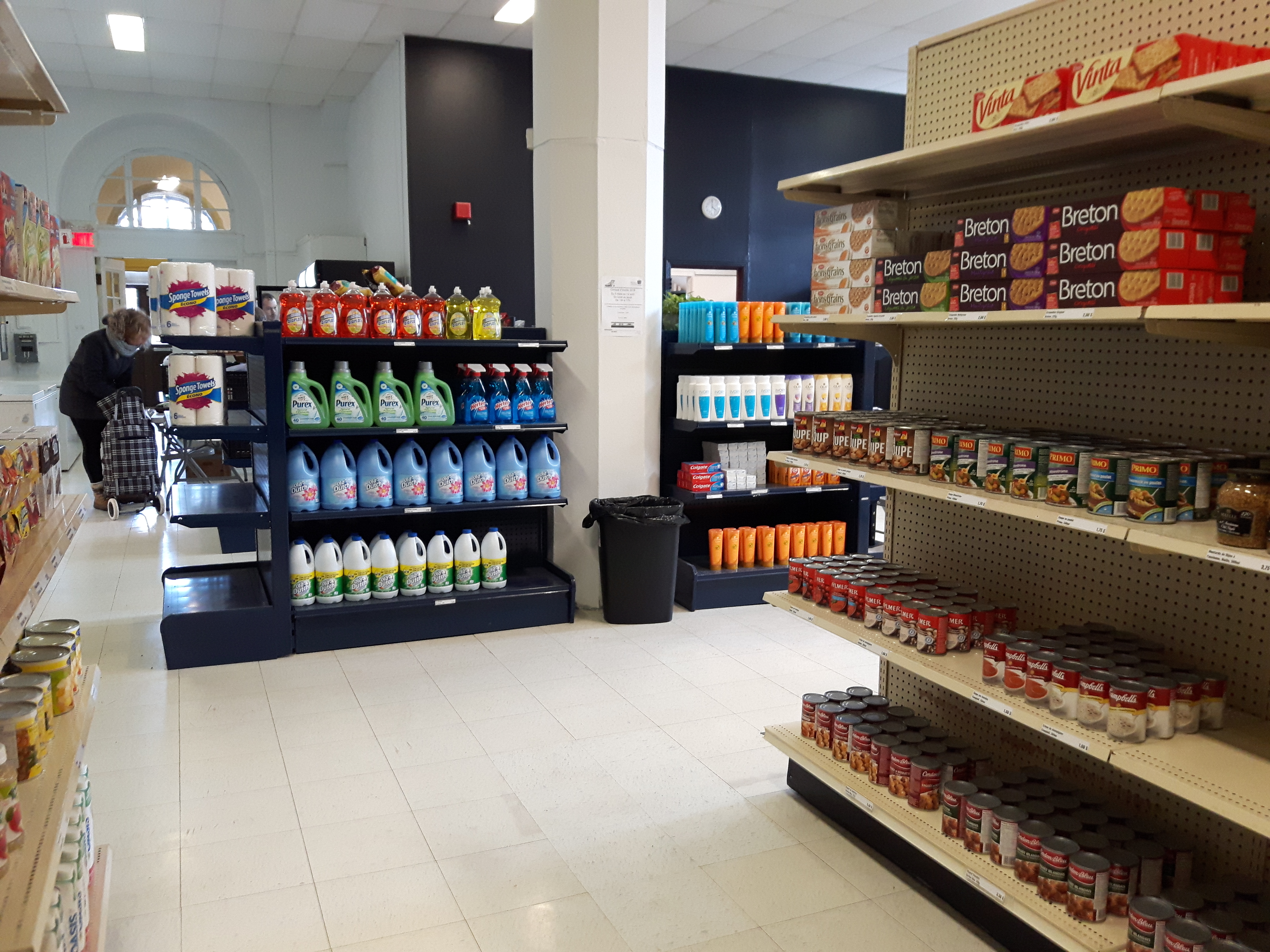 L'épicerie solidaire Le Panier Engagé, mis sur pied par le CRAC, accueille de plus en plus de jeunes adultes, selon la directrice de l'organisme.