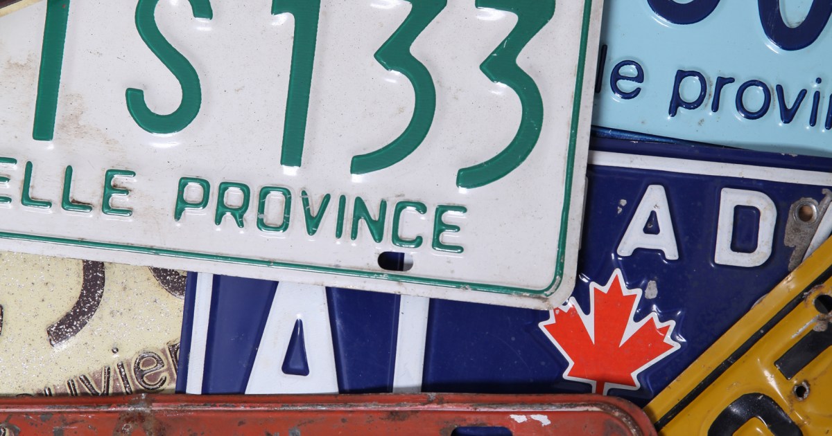 Le PQ s'oppose aux plaques de voitures en anglais