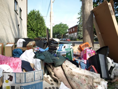 Les déchets s'accumulent depuis des années à l'angle de Bellechasse et de la 30e Avenue.