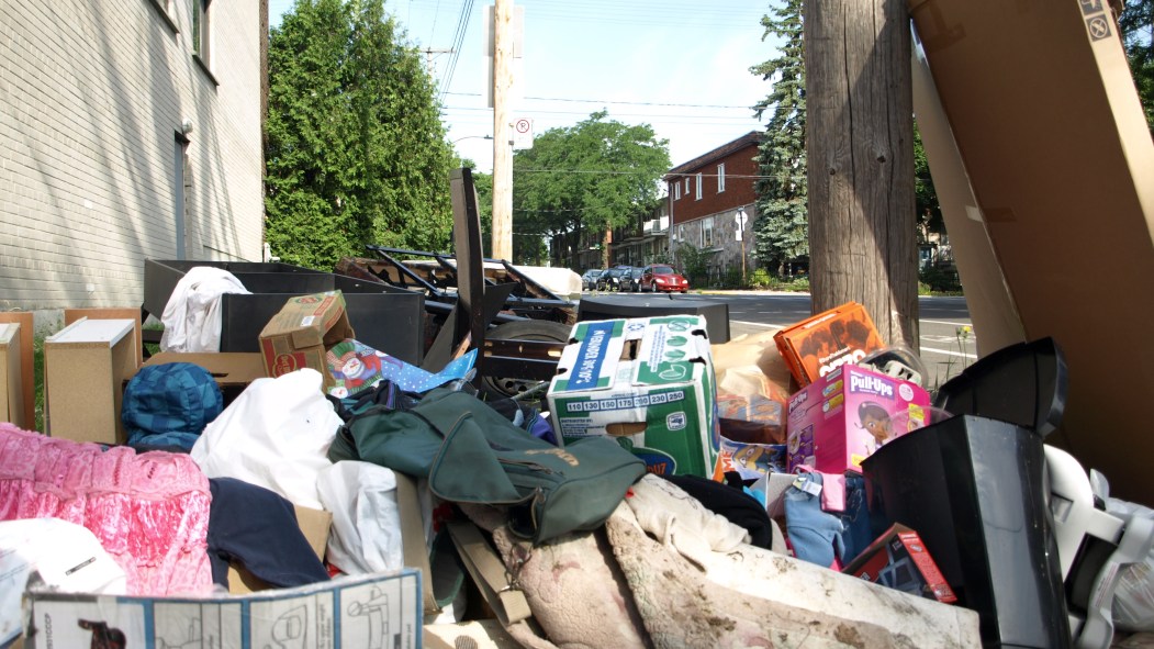 Les déchets s'accumulent depuis des années à l'angle de Bellechasse et de la 30e Avenue.