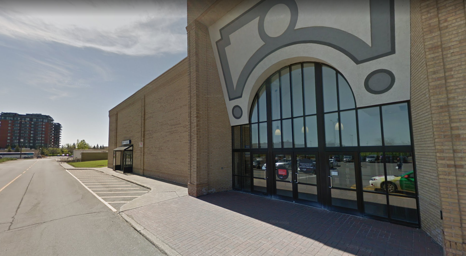 Après avoir fermé en quasi-totalité depuis le mois de décembre, le Carrefour Angrignon peut à nouveau accueillir des clients.