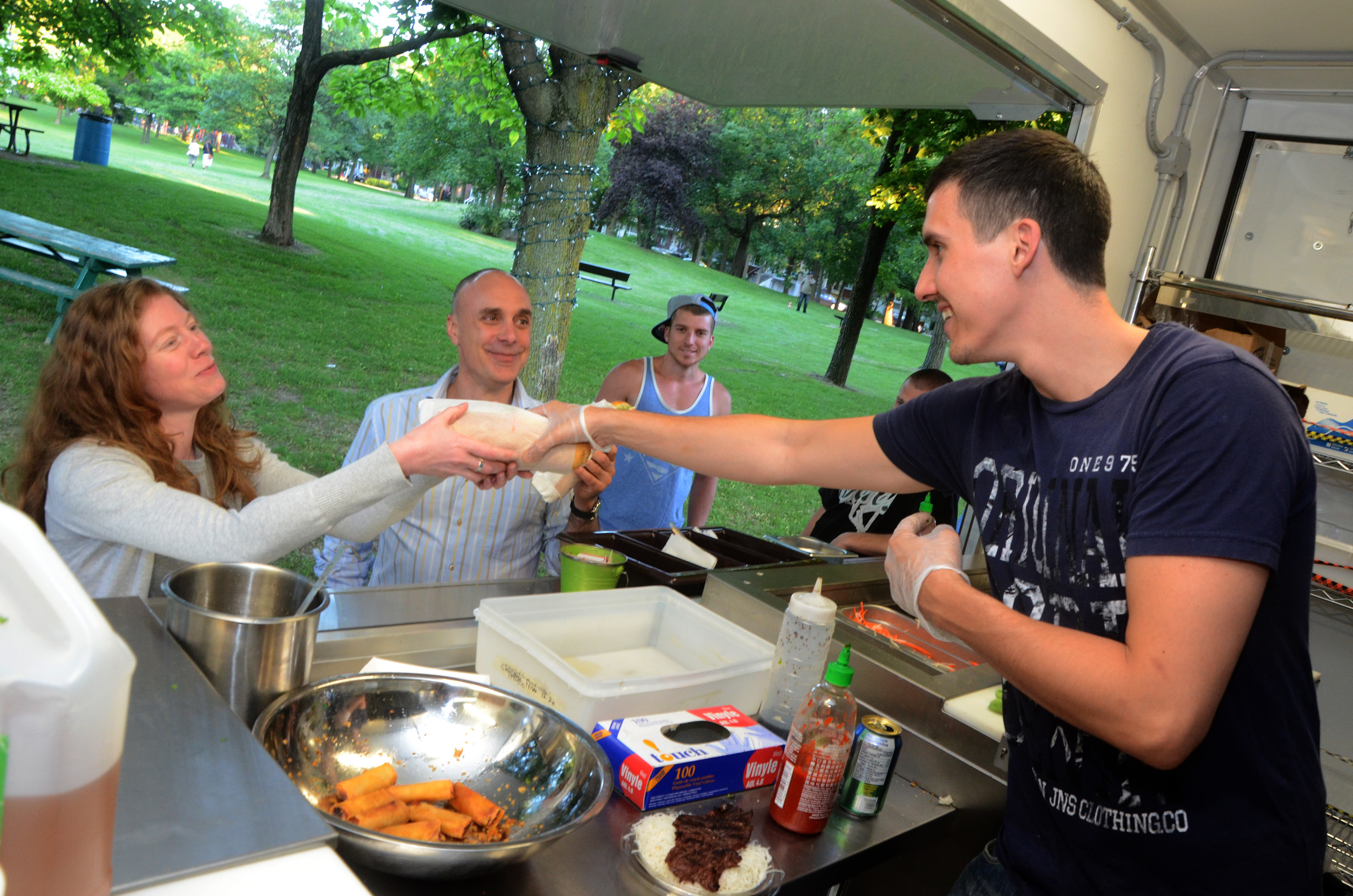 En 2015, sept lieux avaient été désignés par l'Arrondissement pour la cuisine de rue.