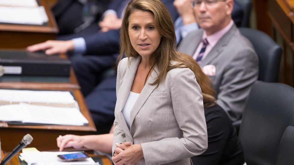 Caroline Mulroney cocktail scheer