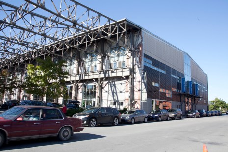 Afin de faciliter le stationnement pour les travailleurs du secteur, des parcojours sont prévus dans le quartier Angus.