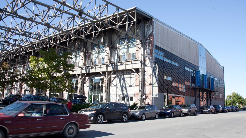 Afin de faciliter le stationnement pour les travailleurs du secteur, des parcojours sont prévus dans le quartier Angus.